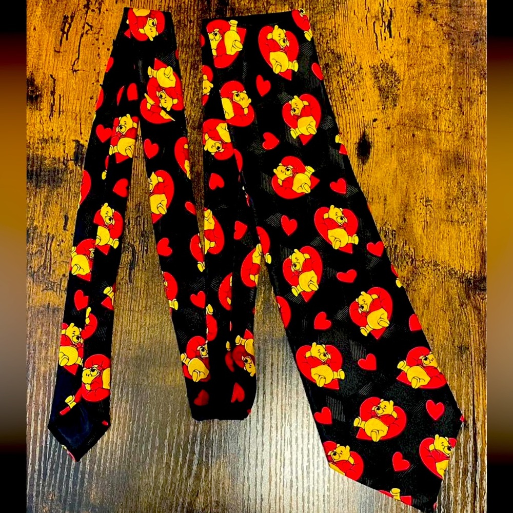 Vintage Disney Valentine’s day Winnie the Pooh neck tie